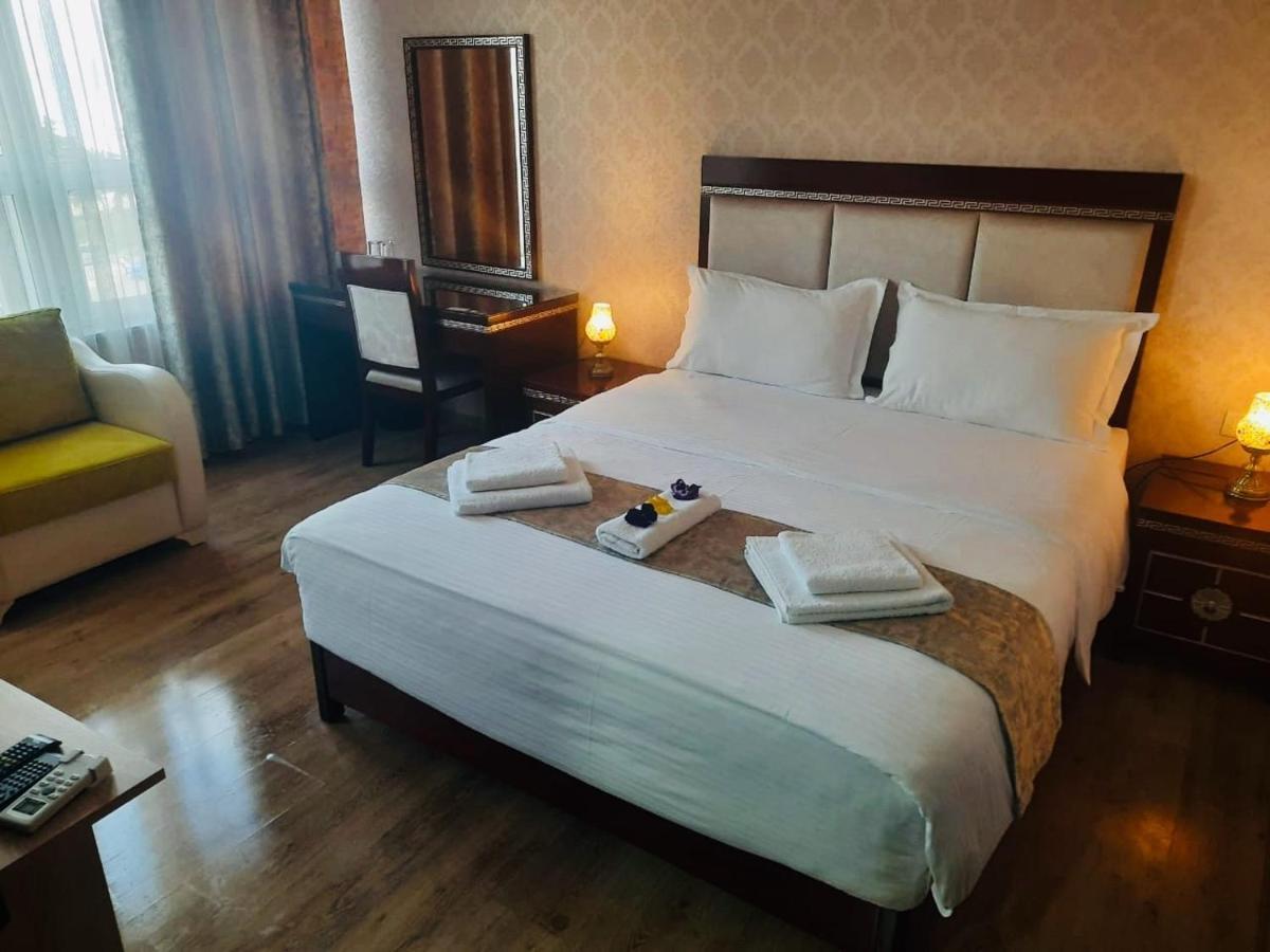 British Hotel Pogradec Eksteriør bilde