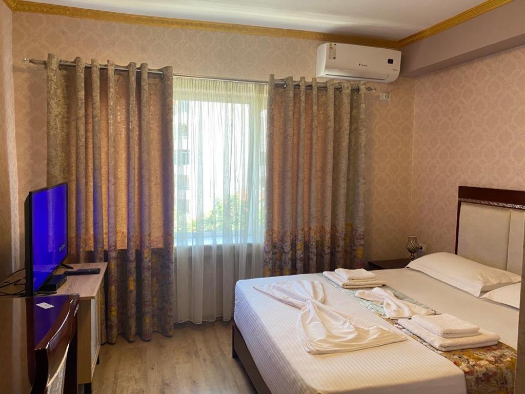 British Hotel Pogradec Eksteriør bilde