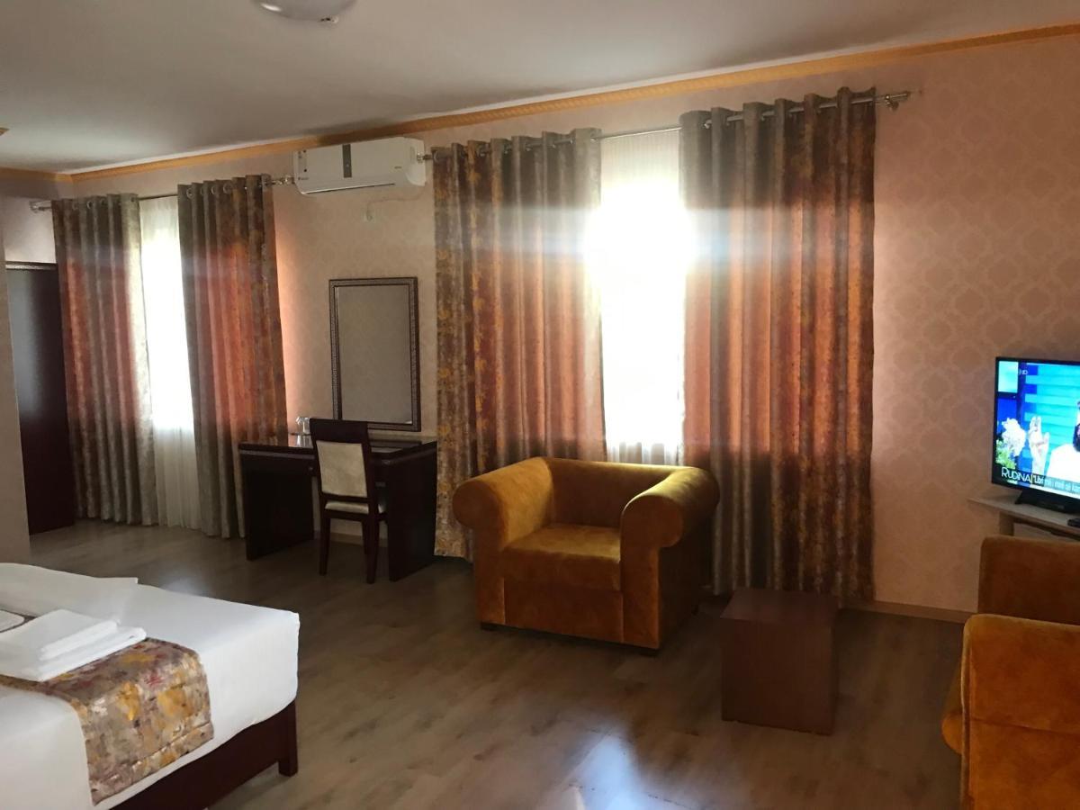 British Hotel Pogradec Eksteriør bilde