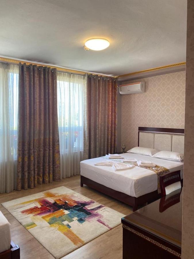 British Hotel Pogradec Eksteriør bilde