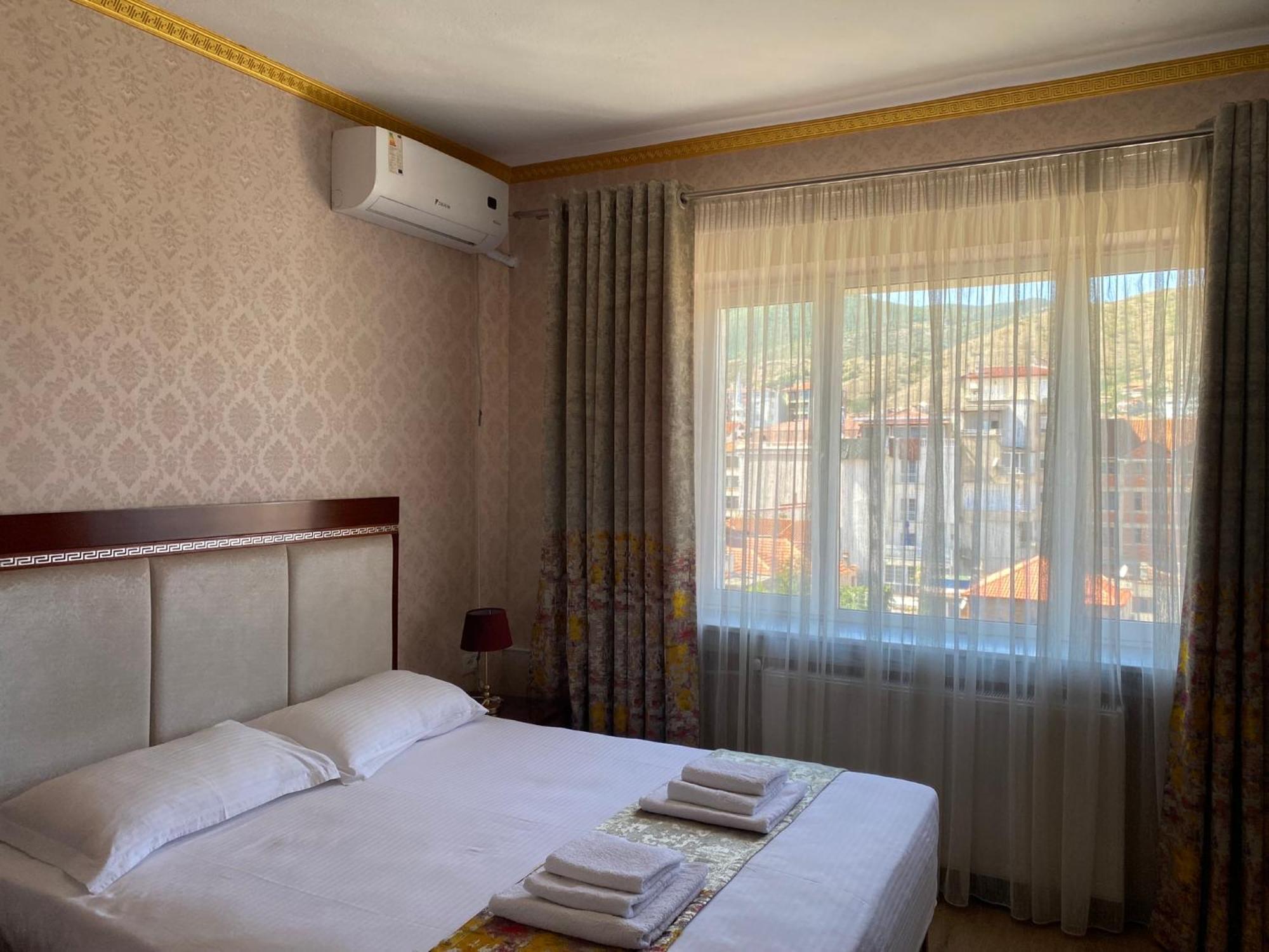 British Hotel Pogradec Eksteriør bilde