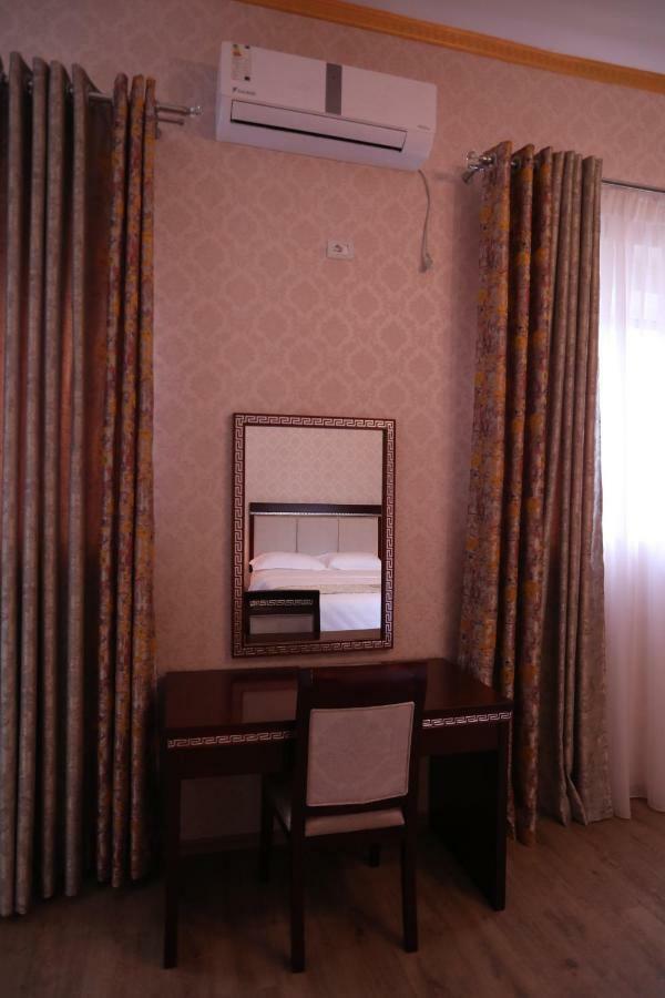British Hotel Pogradec Eksteriør bilde