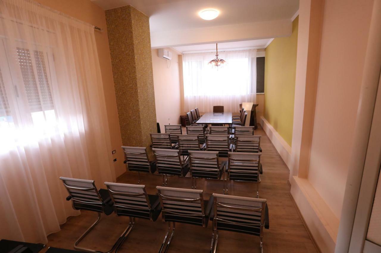 British Hotel Pogradec Eksteriør bilde
